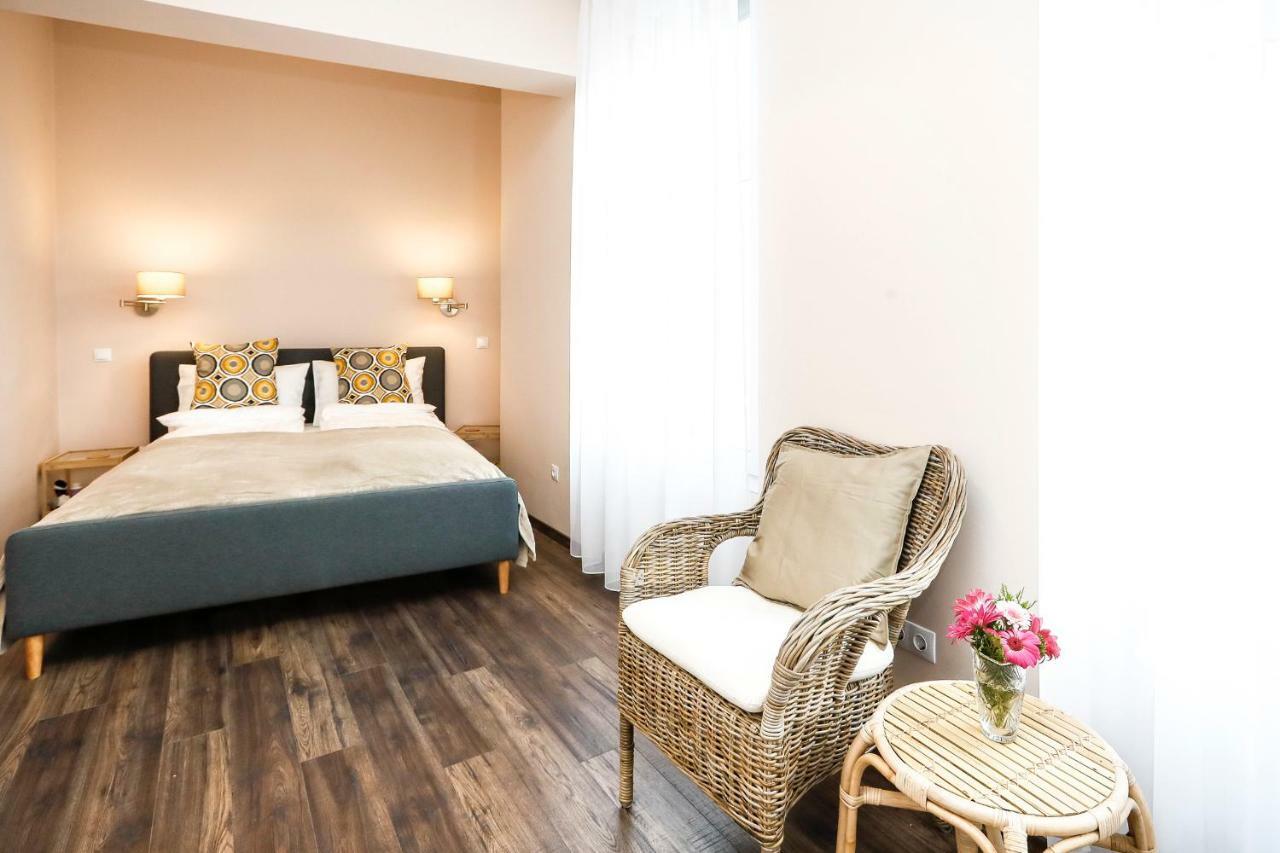 D8 Design Apartment & Studio Эгер Экстерьер фото