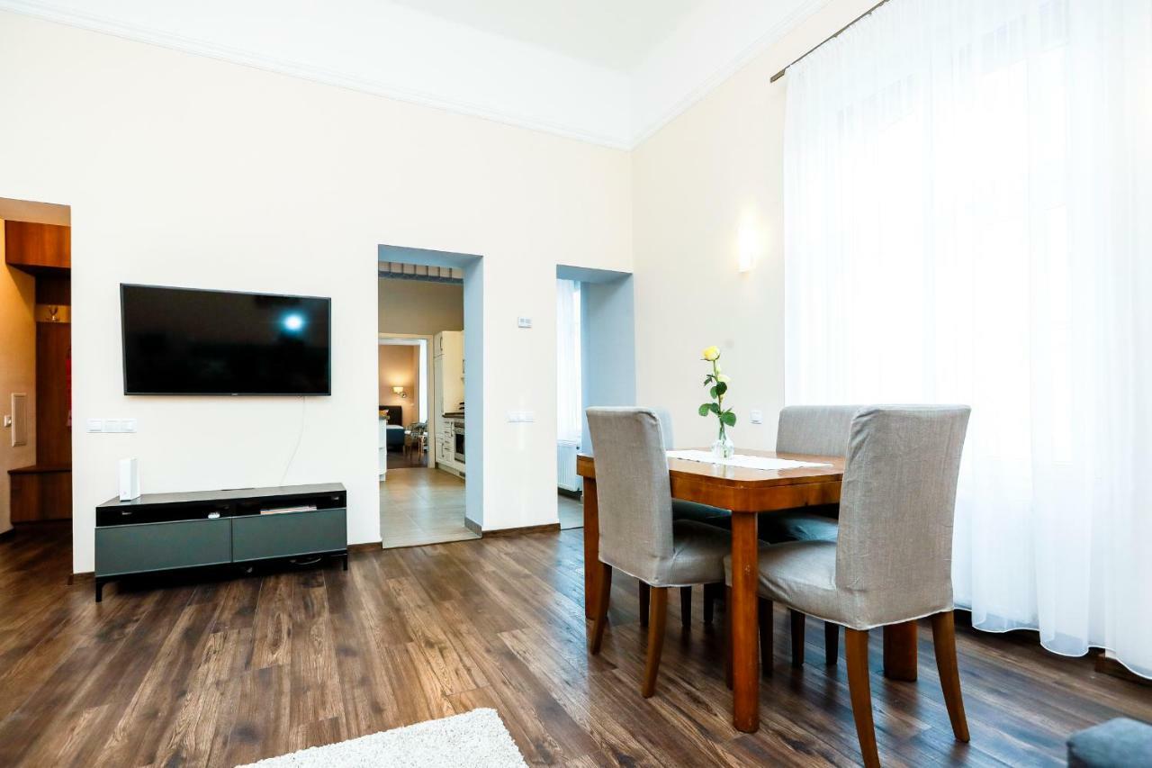 D8 Design Apartment & Studio Эгер Экстерьер фото